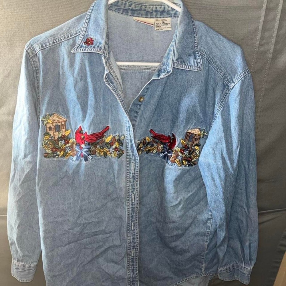 VTG Bobbie Brooks Blue denim button-up shirt with embroidered red cardinals